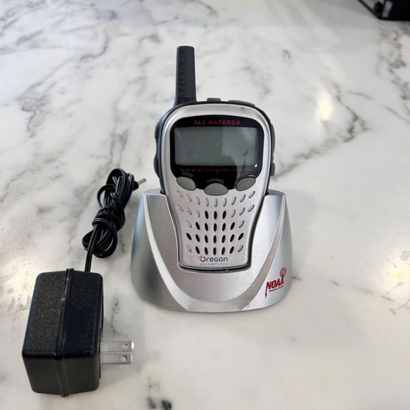 Oregon Scientific WR601 Portable Weather Radio - Picture 2 of 2